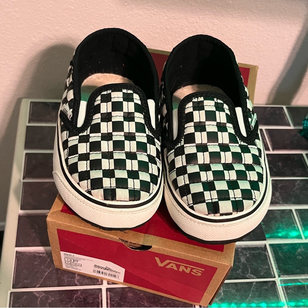 Van’s slipper 2. Checkerboard shoe 🖤🤍kids